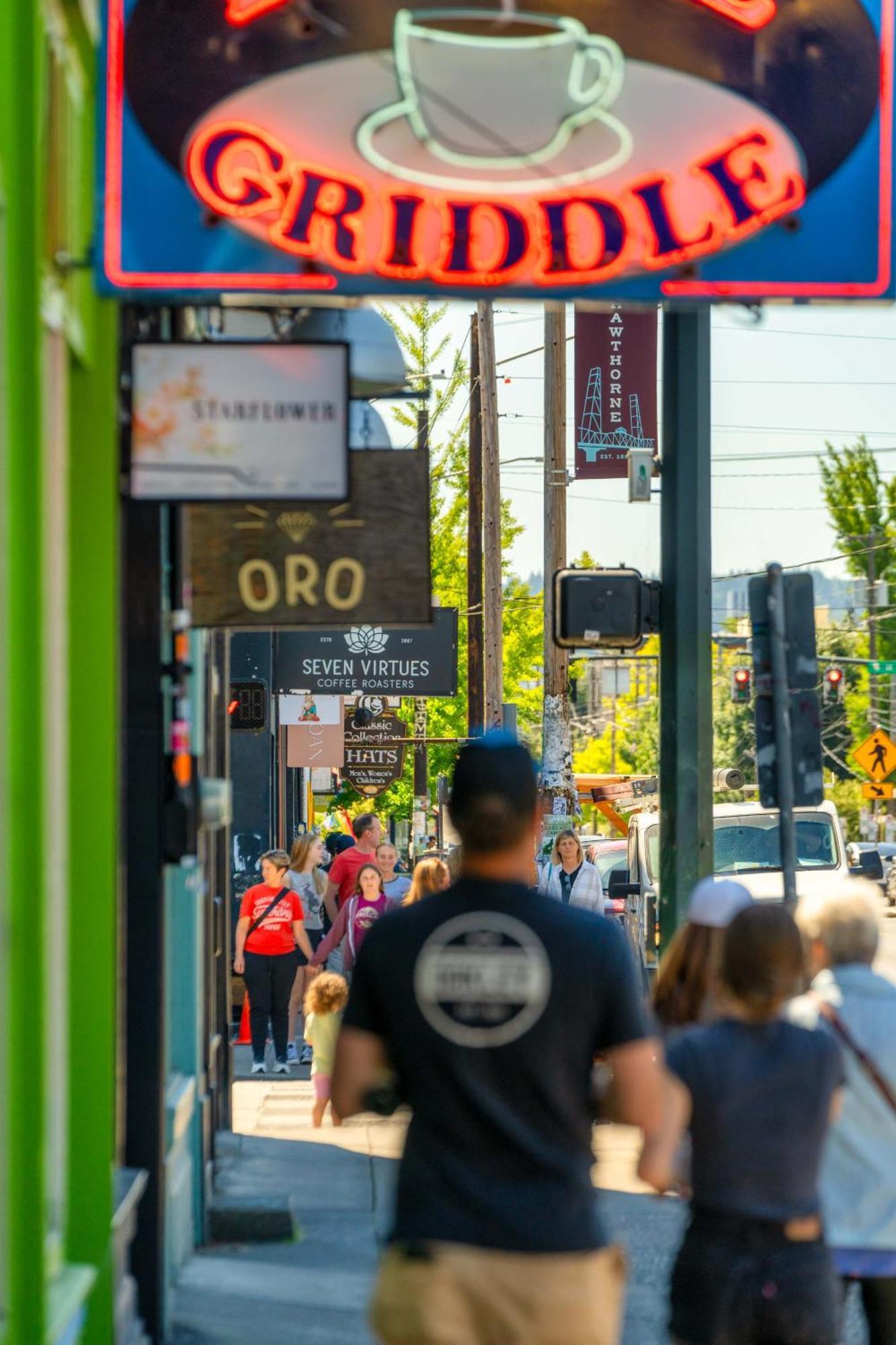 Sunny - Food Carts, Coffee & Bars Apartment Portland